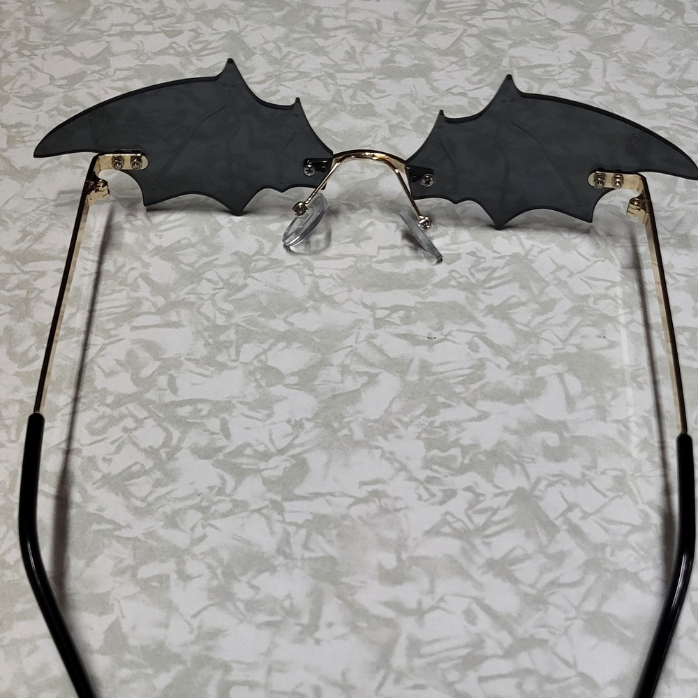 Gothic Bat Wing Sunglasses - Picture 4 of 5